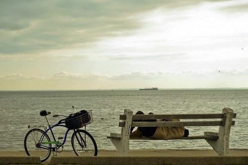 口干唇裂宜喝黄瓜猕猴桃汁