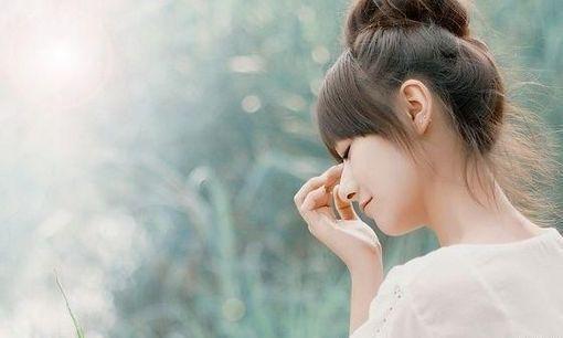 脸上长雀斑是什么因素引起的？