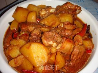 土豆炖排骨的做法