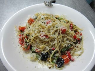 spaghetti with basil sauce的做法