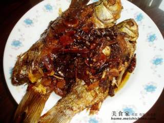 美味干烧鲫鱼的做法