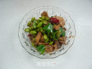 青椒毛豆炒鸡块的做法