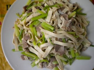 口条炒千张香芹的做法