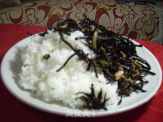 鹿尾菜肉松饭的做法