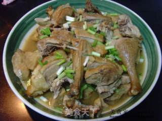 芋头焖鸭的做法