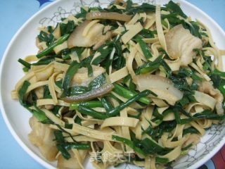 花肉韭菜炒豆皮的做法