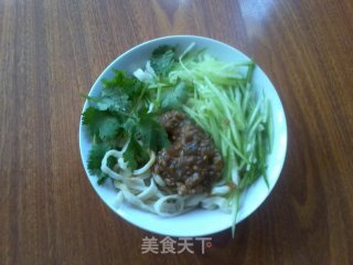 【炸酱面：我家新味道】吸取南北做法的精华的做法