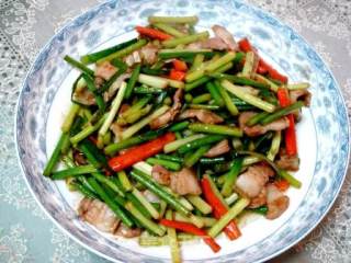 蚝油肉片炒蒜苗的做法