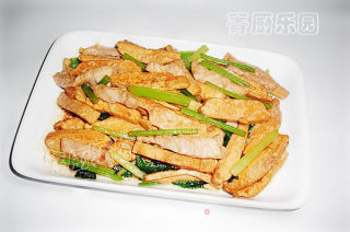 香芹白豆干炒肉——米饭的绝配搭档