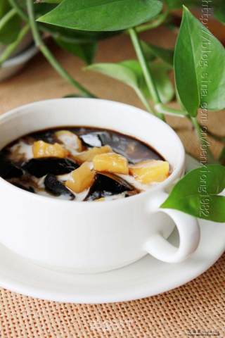 龟苓膏你吃过几种口味——消暑佳品【酸奶黄桃龟苓膏】