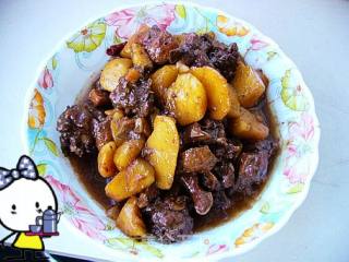 鸭腿炖土豆的做法