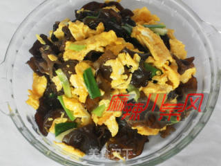 厨师教你做：木耳炒土鸡蛋的做法