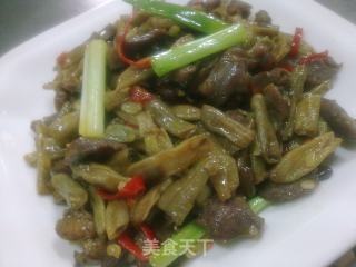 酸豆角炒鸡杂的做法