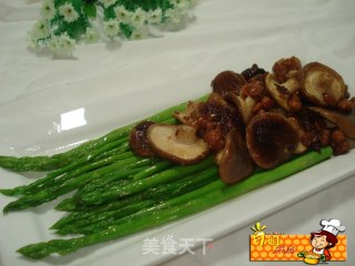 芦笋恋菇的做法