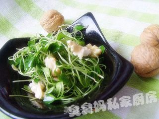 核桃仁拌豆苗的做法