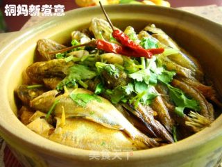 杂鱼煲的做法