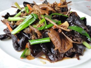 茶树菇烧木耳的做法