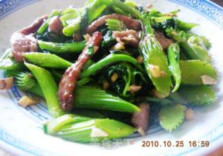 芹菜炒猪肉的做法