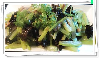 黑木耳炒芹菜肉丝的做法