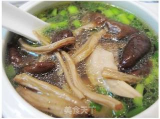 老鸭炖茶树菇的做法