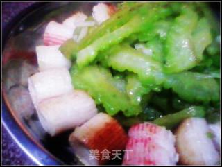 蟹肉棒炒苦瓜的做法