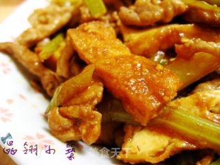 香芹炒香干的做法