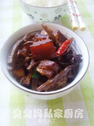 茶树菇烧五花肉的做法