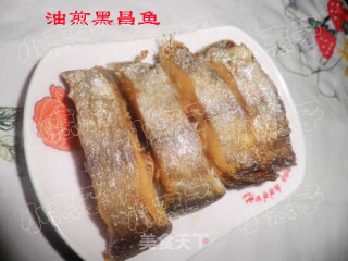 油煎黑昌鱼的做法