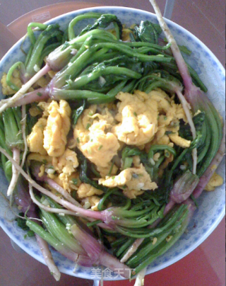菠菜根炒鸡蛋的做法