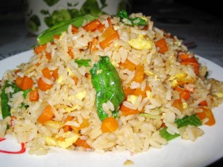 胡萝卜丁蛋炒饭
