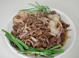 牛肉炒洋葱的做法
