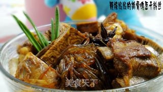 粉丝豆干炖小排的做法
