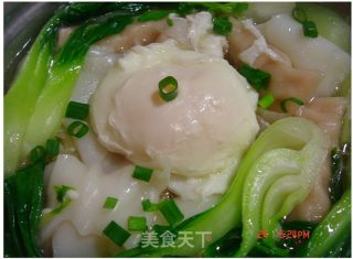 鱼皮饺包蛋煮肠粉的做法