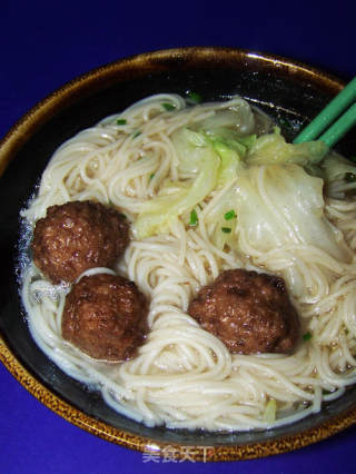 肉丸鲜蔬面的做法
