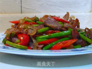 蒜苗炒香肠的做法