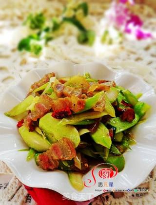 又是腊肉飘香时：芥兰炒腊肉的做法