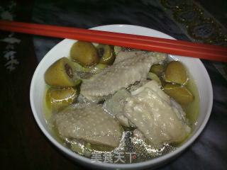 青橄榄炖鸡汤的做法