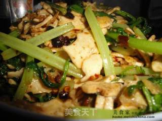 芹菜千张炒豆豉的做法