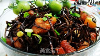 干蕨菜焖肉的做法