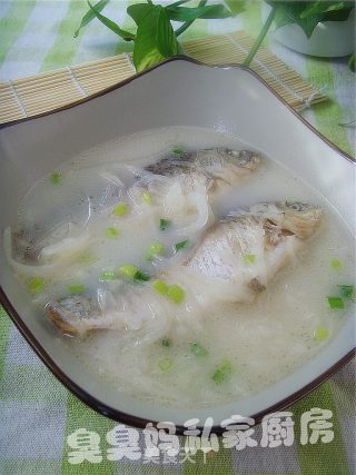萝卜丝鲫鱼汤的做法