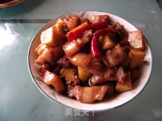 五花肉烧土豆的做法