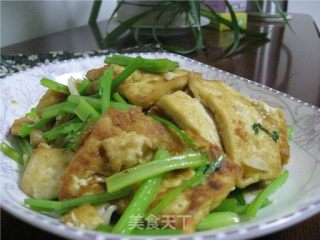 芹香蒜茸豆腐的做法