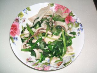 韭菜炒鱿鱼的做法
