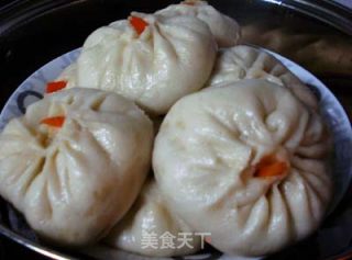 家常美食简单做——芹香肉包的做法
