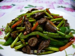 蒜苔爆鸡心的做法