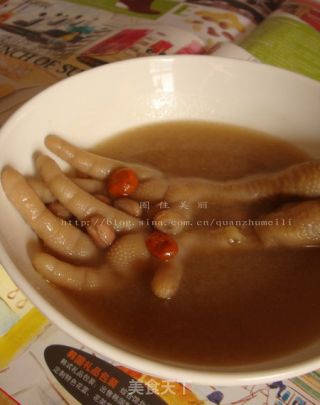 枸杞花生煲鸡脚的做法