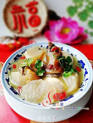 招财进宝----汤煲：腊猪手煲萝卜(加料版)的做法