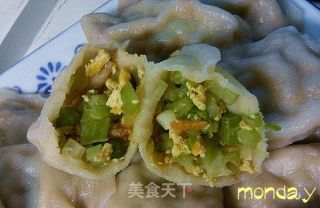 芹菜鸡蛋素饺的做法