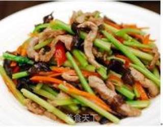 芹菜黑木耳炒肉丝的做法