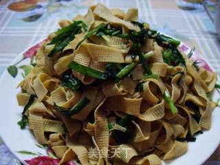 韭菜炒干豆腐的做法